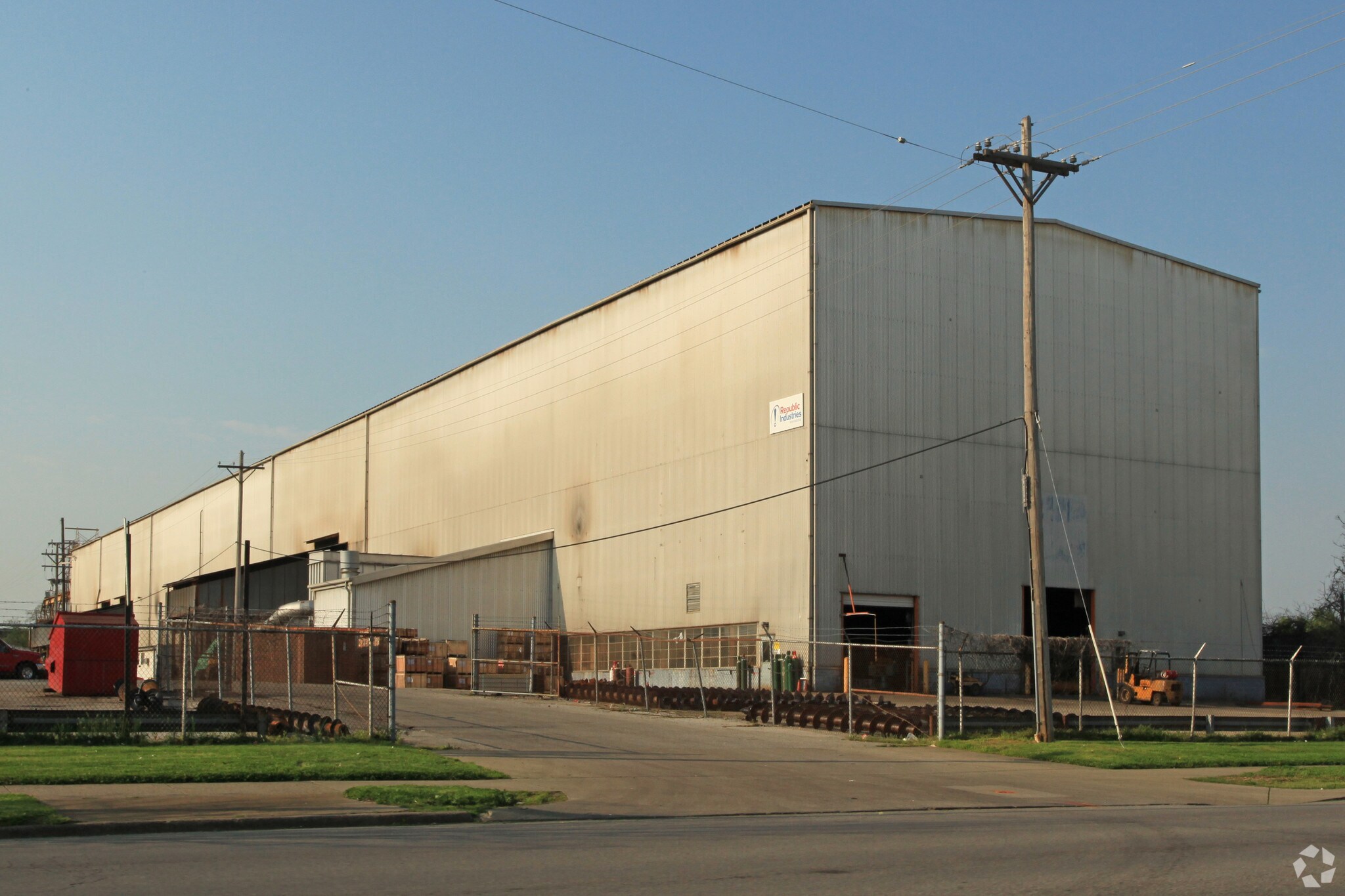 3000 W Broadway, Louisville, KY à louer Photo principale– Image 1 sur 5