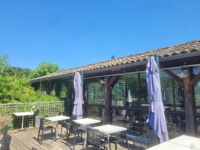 Plus de détails pour Local d’activités à vendre