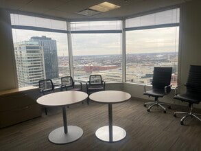 425 S Financial Pl, Chicago, IL à louer Photo de l’immeuble– Image 1 sur 7