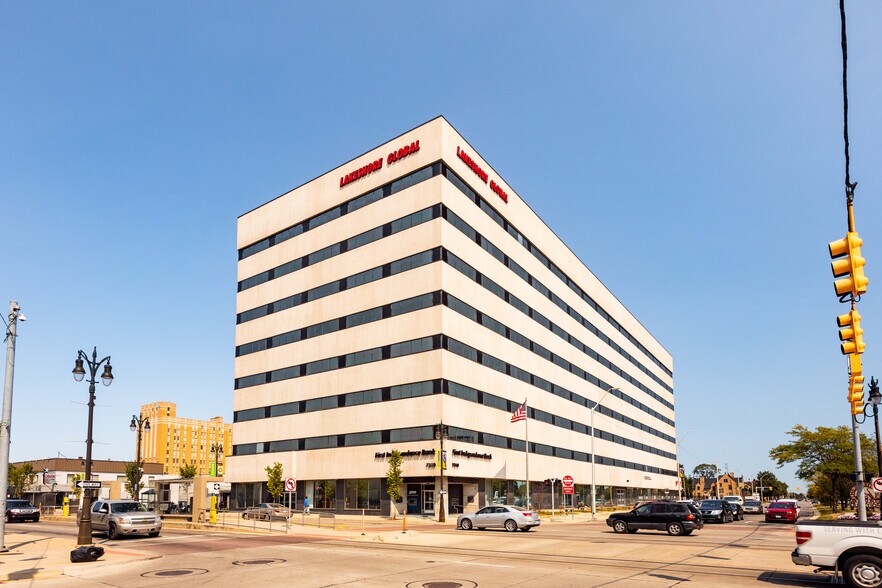 7300 Woodward Ave, Detroit, MI à louer - Photo de l’immeuble – Image 2 sur 15