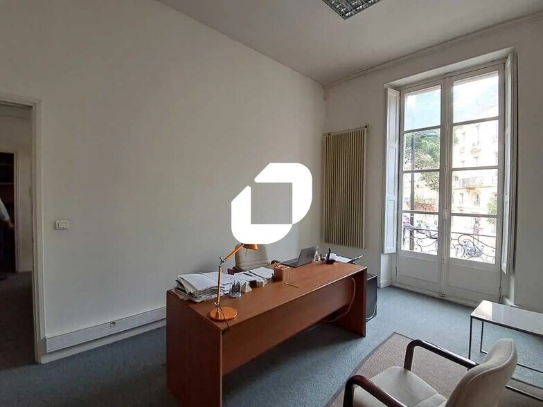 Bureau dans Bordeaux à louer - Photo de l’immeuble – Image 2 sur 8
