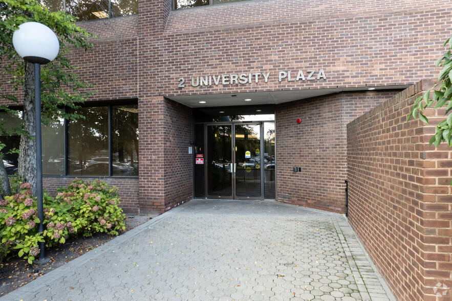 2 University Plz, Hackensack, NJ à louer - Photo de l’immeuble – Image 3 sur 6