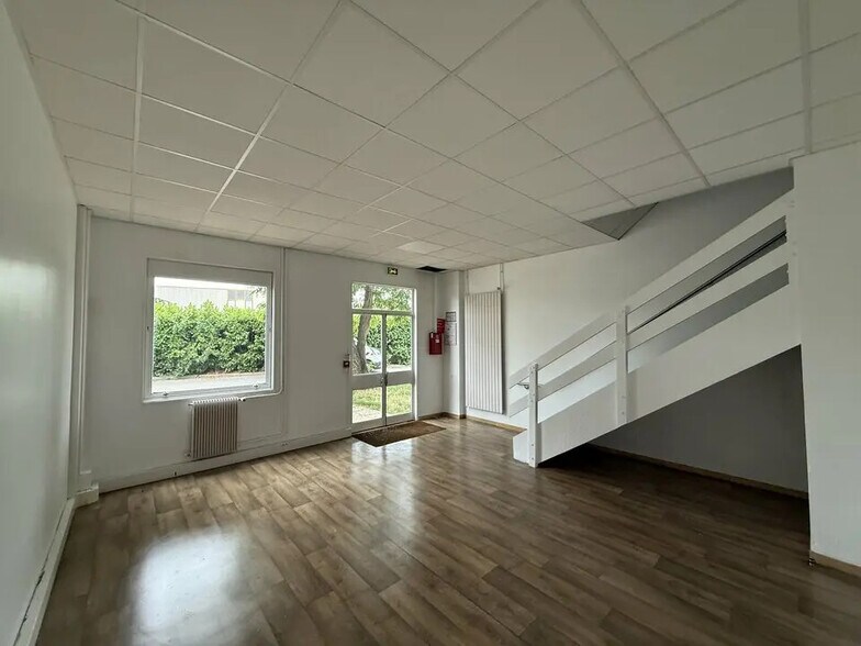 114 Avenue Louis Roche, Gennevilliers à louer - Photo de l’immeuble – Image 3 sur 15
