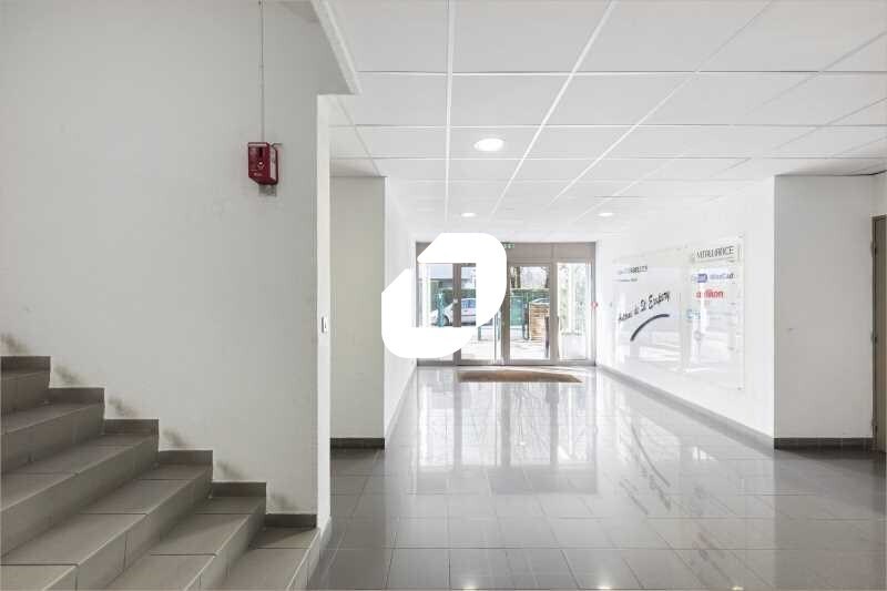 9 Rue Maryse Bastié, Bron à louer - Photo intérieure – Image 3 sur 6