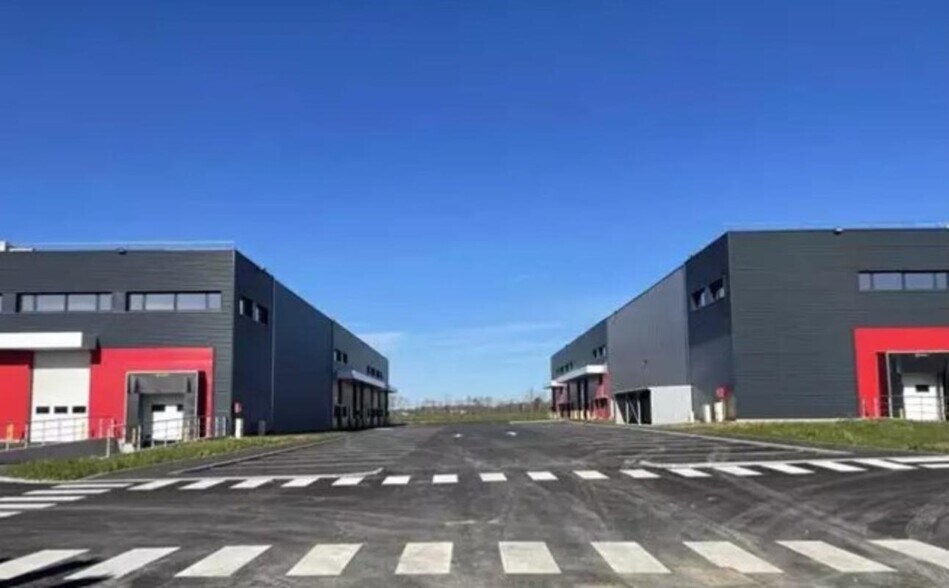 Local d’activités dans Heyrieux à louer - Photo de l’immeuble – Image 2 sur 21