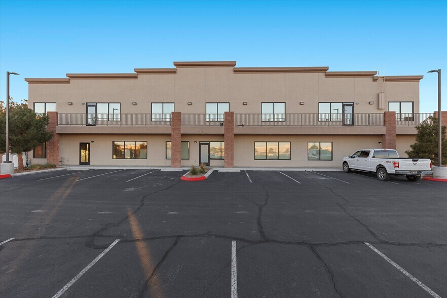 7080 La Cienega St, Las Vegas, NV à vendre - Photo de l’immeuble – Image 2 sur 32