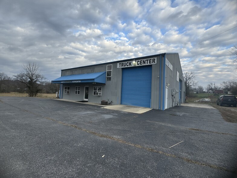 2229 Bradford Hicks Dr, Livingston, TN à vendre - Photo de l’immeuble – Image 2 sur 67