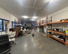 Perrywood Business Park, Redhill à louer Photo de l’immeuble– Image 2 sur 4