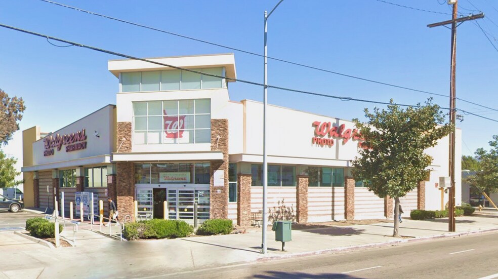 10949 Magnolia Blvd, North Hollywood, CA à louer - Photo de l’immeuble – Image 1 sur 6