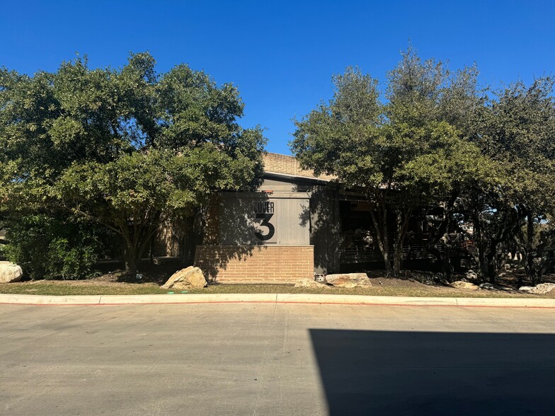 1806 N Loop 1604 W, San Antonio, TX à vendre - Photo de l’immeuble – Image 2 sur 8