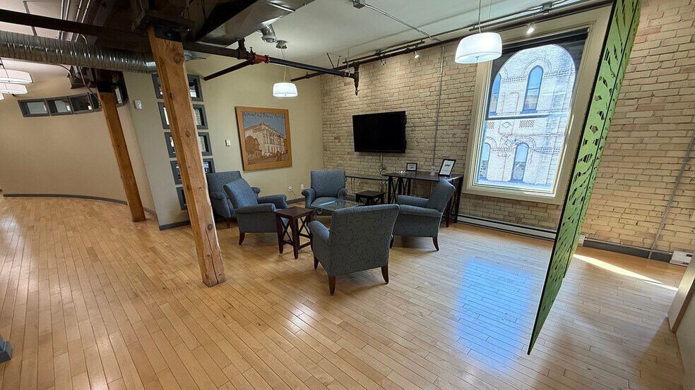 309 Mcdermot Av, Winnipeg, MB à louer - Photo de l’immeuble – Image 3 sur 10