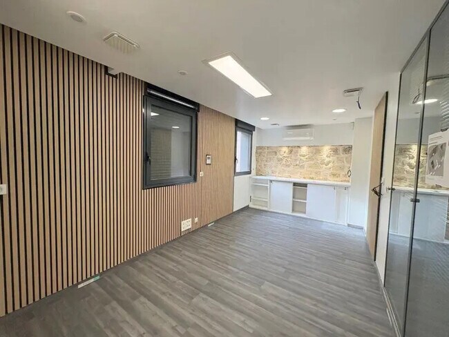 Plus de détails pour Local commercial à vendre