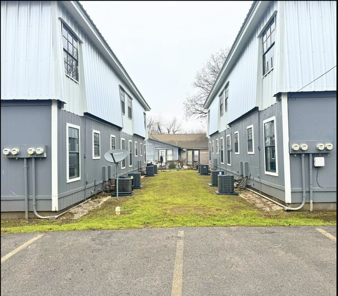 208 N Church St, Hillsboro, TX à vendre - Photo de l’immeuble – Image 3 sur 8