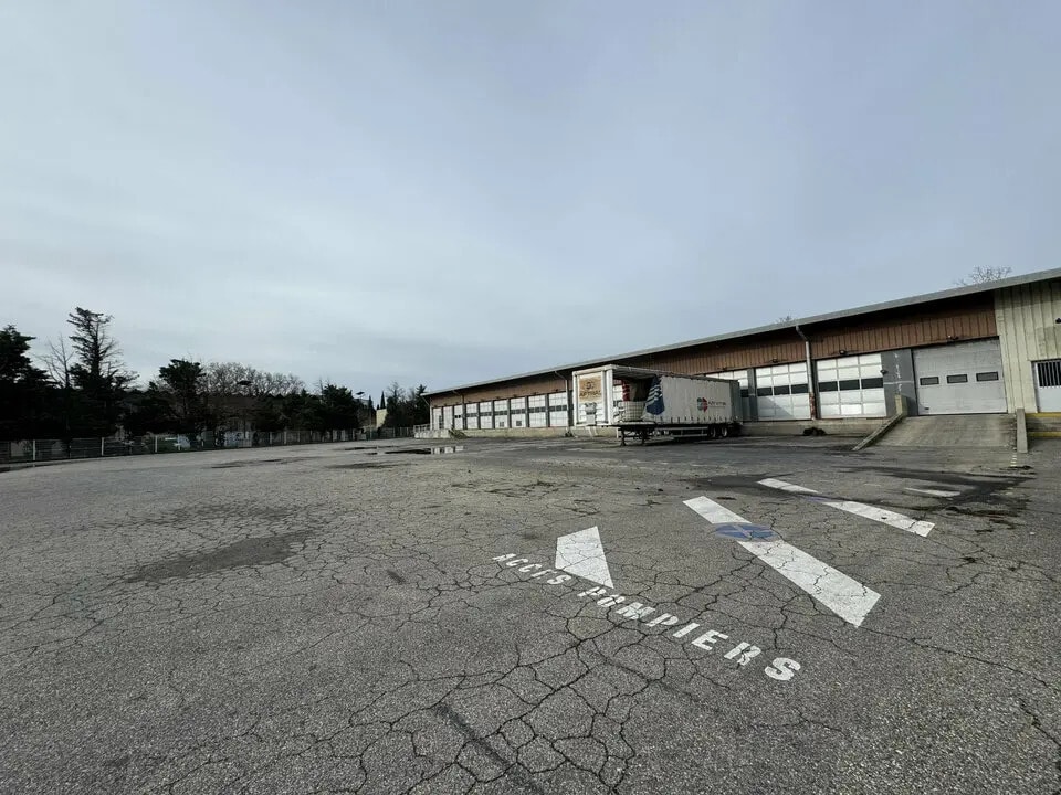 Local d’activités dans Avignon à louer Photo de l’immeuble– Image 1 sur 9