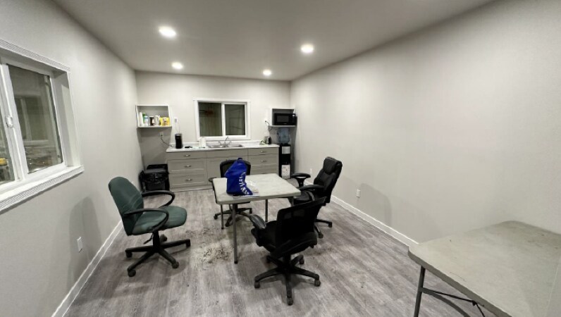 201 Kuusamo Dr, Red Deer County, AB à louer - Photo de l’immeuble – Image 2 sur 10