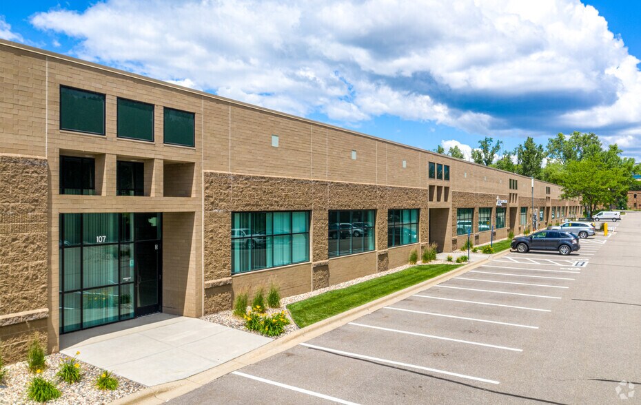 6455 Flying Cloud Dr, Eden Prairie, MN à vendre - Photo de l’immeuble – Image 1 sur 5