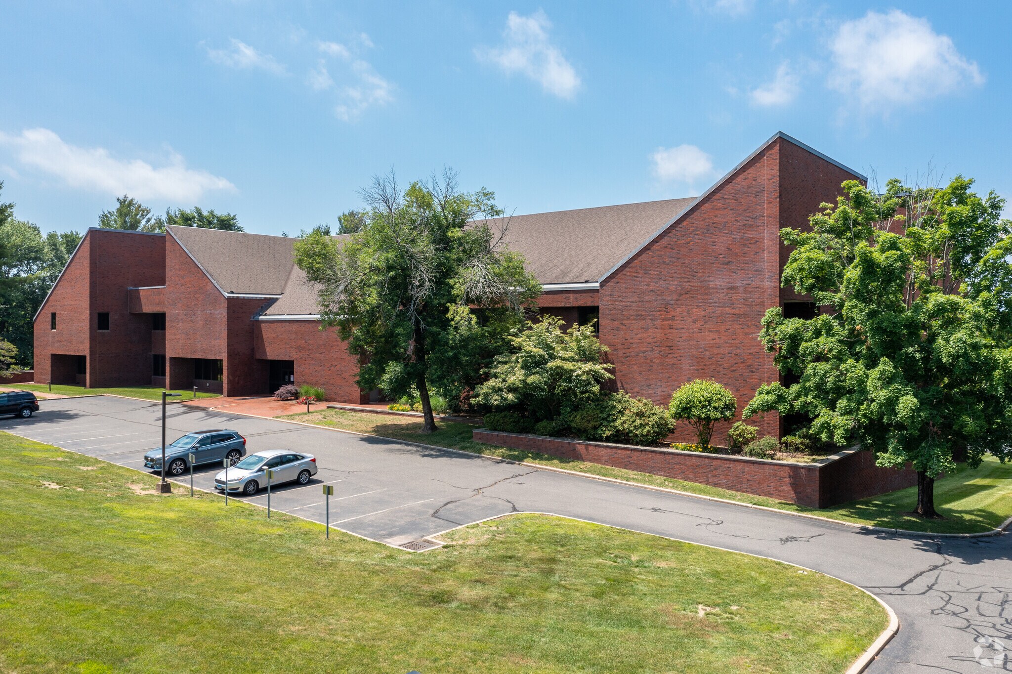 43 Western Blvd, Glastonbury, CT à louer Photo principale– Image 1 sur 22