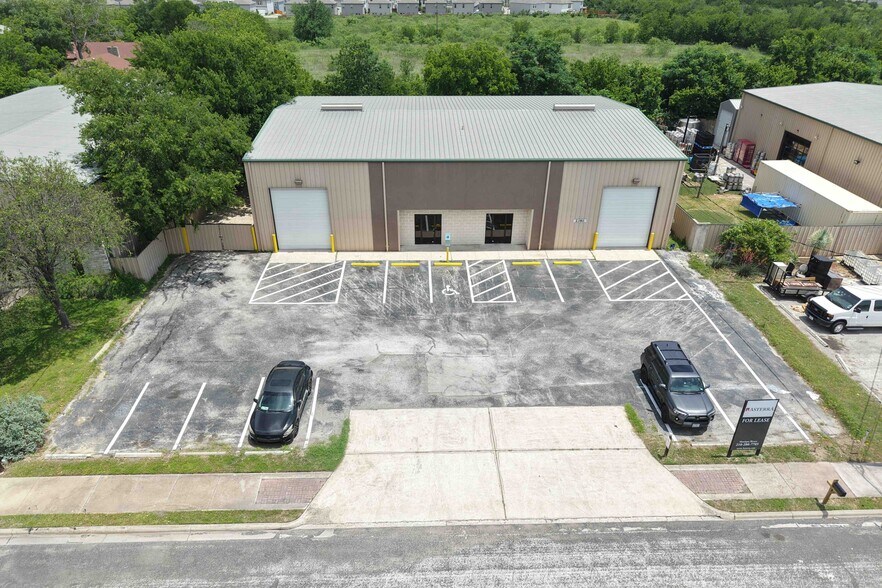 2350 Patterson Industrial Dr, Pflugerville, TX à louer - Photo de l’immeuble – Image 1 sur 7