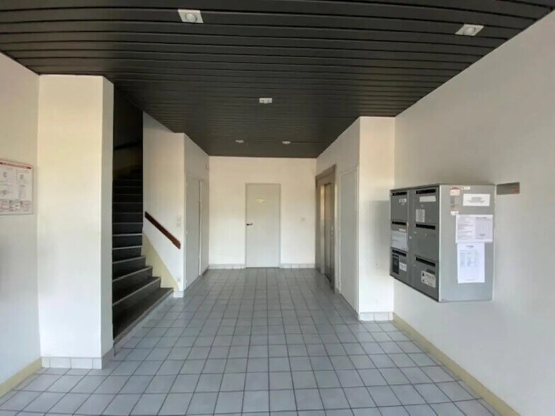 Bureau dans Saint-Grégoire à louer - Photo de l’immeuble – Image 2 sur 9