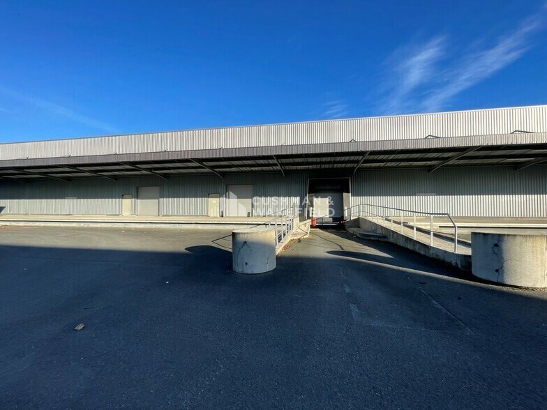 Industriel/Logistique dans Blanquefort à louer - Photo de l’immeuble – Image 1 sur 6