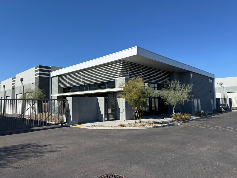 31606 N Cave Creek Rd, Cave Creek, AZ à vendre - Photo de l’immeuble – Image 3 sur 9