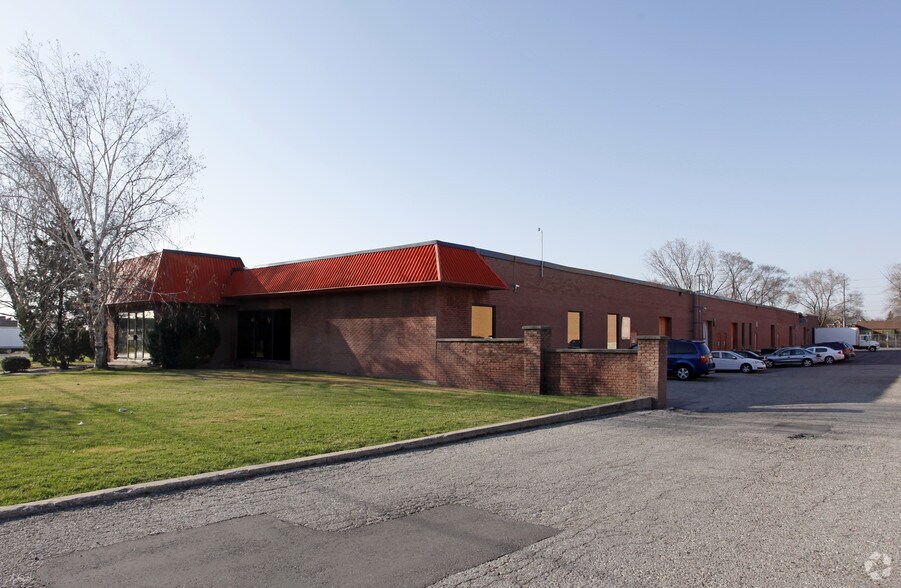2410 Tedlo St, Mississauga, ON à louer - Photo de l’immeuble – Image 3 sur 5