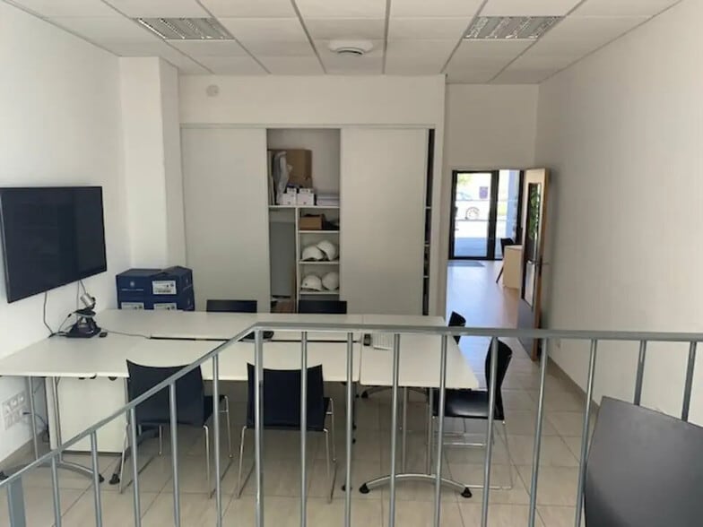 Bureau dans Avignon à louer - Photo de l’immeuble – Image 3 sur 8