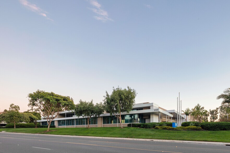 2131 Faraday Ave, Carlsbad, CA à vendre - Photo de l’immeuble – Image 2 sur 7
