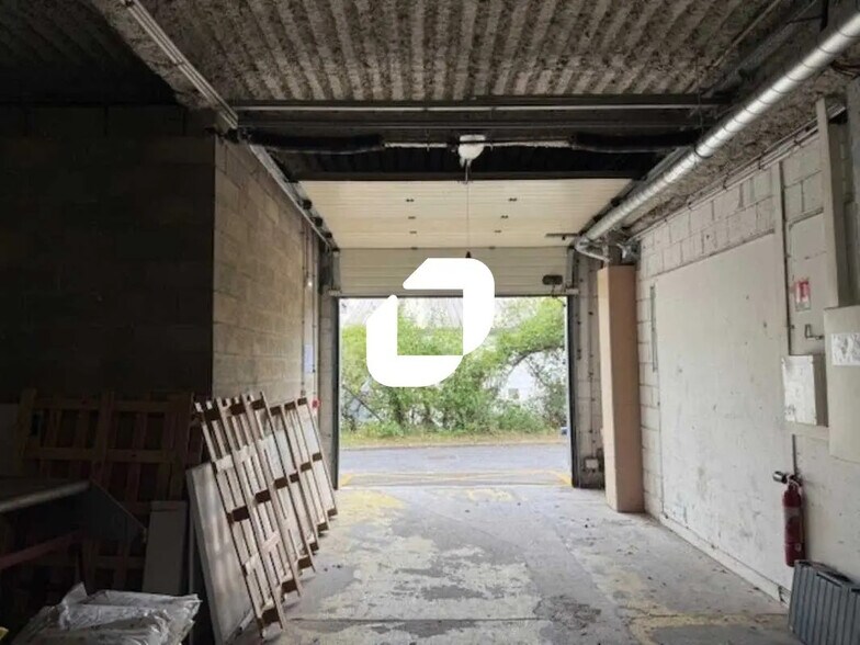 Local commercial dans Pierrelaye à louer - Photo de l’immeuble – Image 2 sur 9