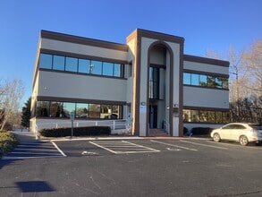 150 Charlois Blvd, Winston-Salem, NC à louer Photo de l’immeuble– Image 1 sur 4