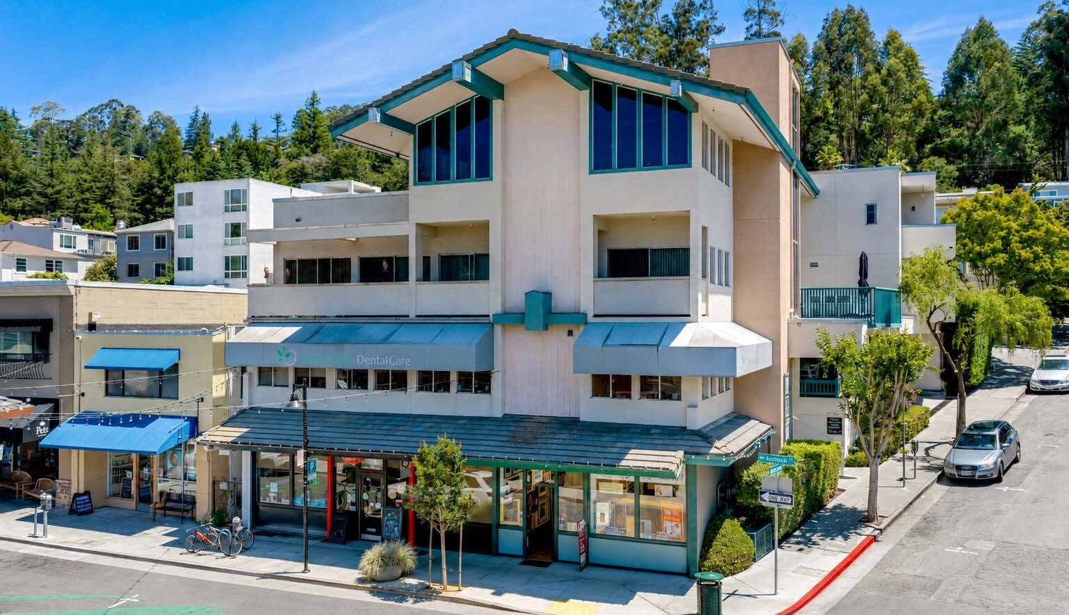 6201 Antioch St, Oakland, CA à vendre Photo de l’immeuble– Image 1 sur 16