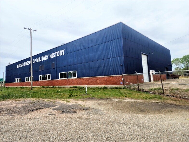 135 N. Walnut St., Augusta, KS à louer - Photo de l’immeuble – Image 1 sur 10