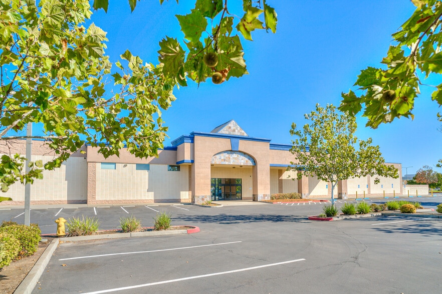 2445 Carmichael Dr, Chico, CA à louer - Photo de l’immeuble – Image 3 sur 32