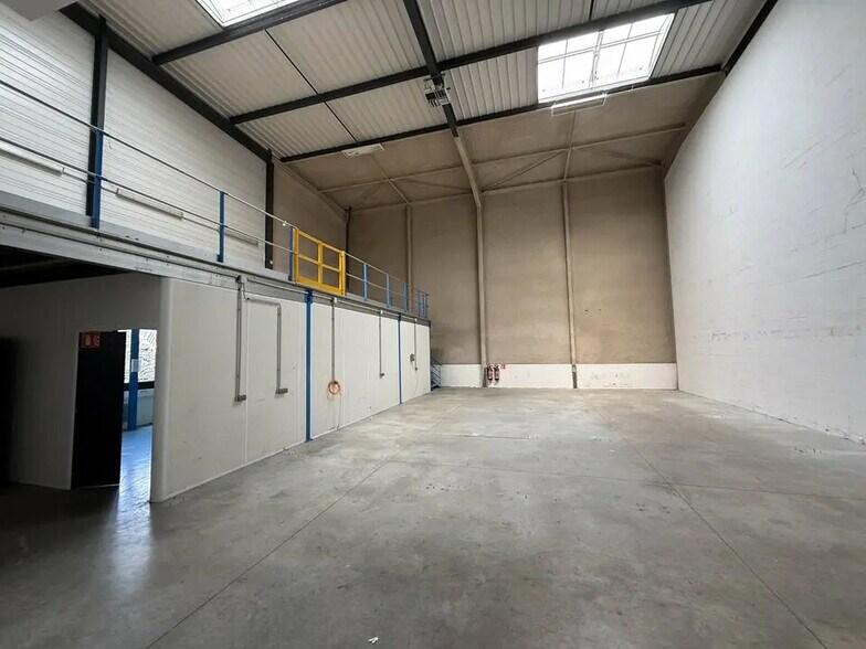 Local d’activités dans Saint-Denis à louer - Photo intérieure – Image 3 sur 14