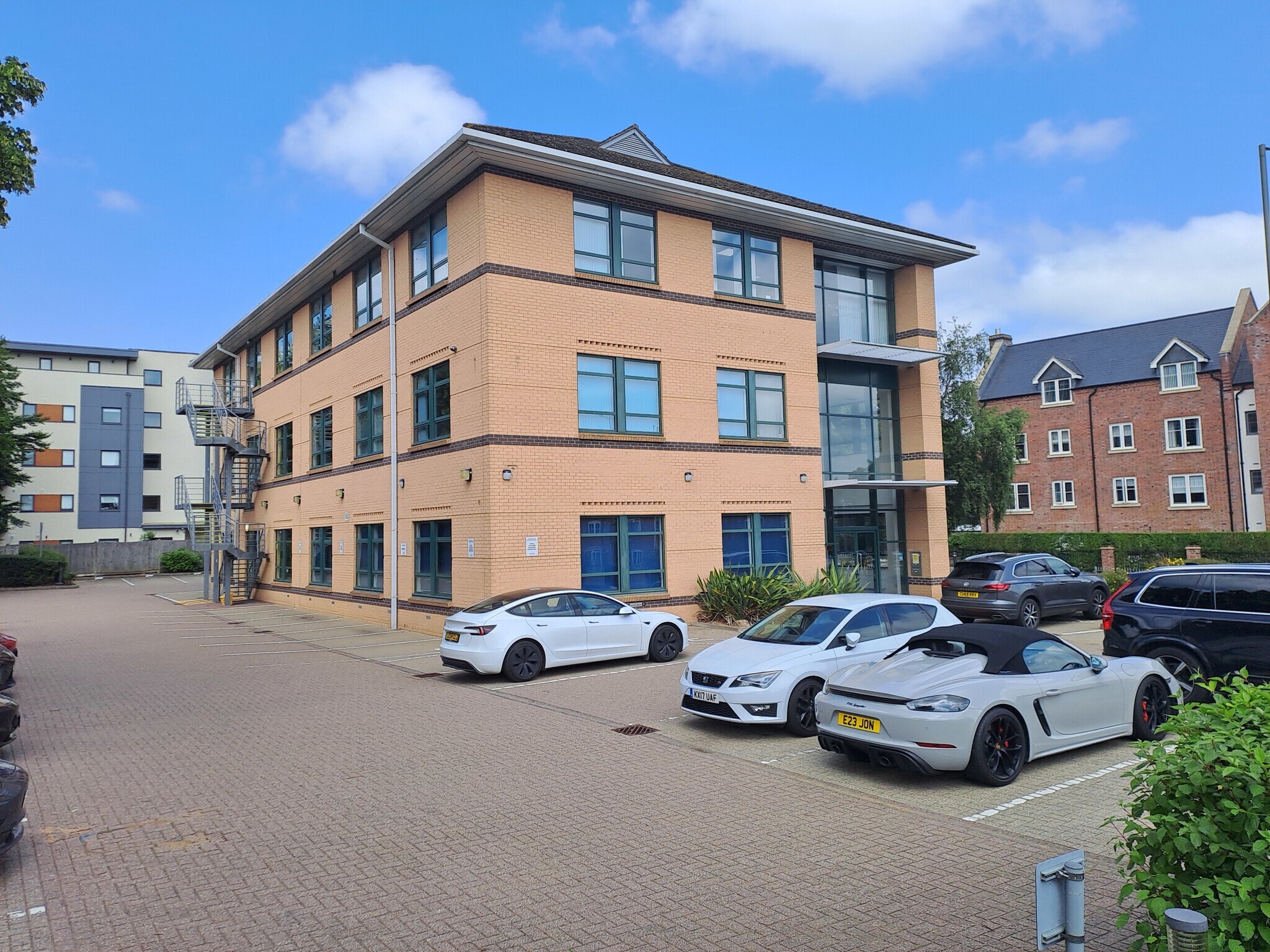 85 Great North Rd, Hatfield à louer Photo de l’immeuble– Image 1 sur 15