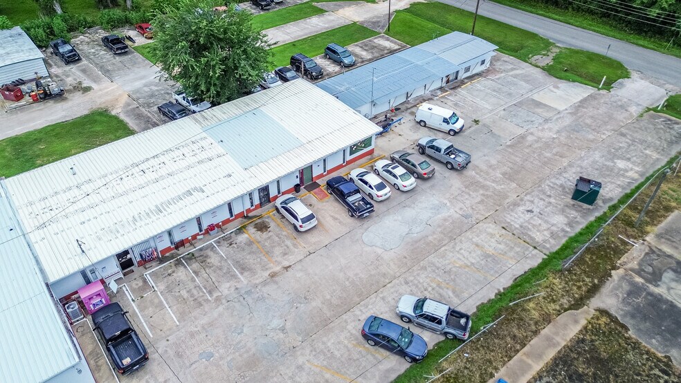 2718-2720 N Main St, Liberty, TX à vendre - Photo de l’immeuble – Image 2 sur 11