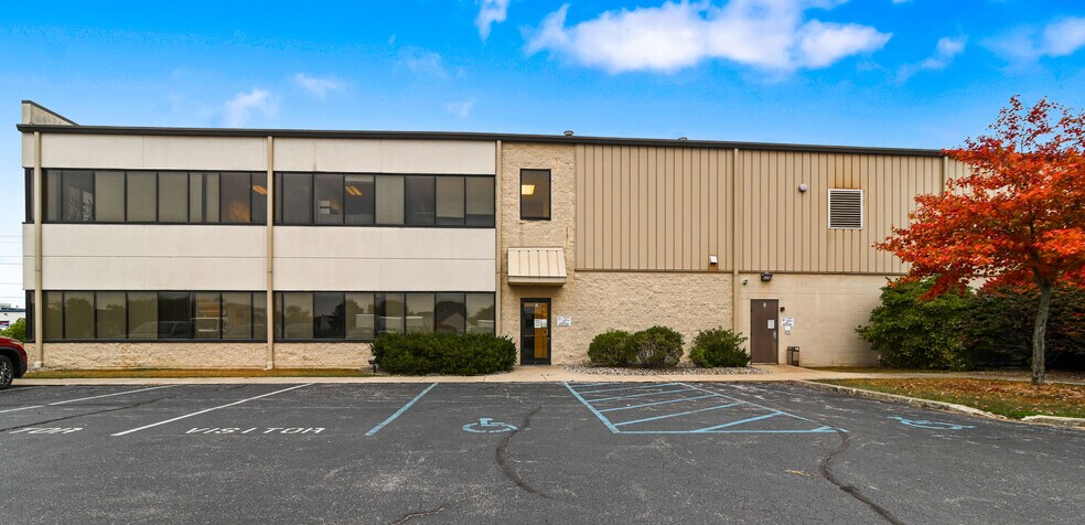 464 Southpoint Cir, Brownsburg, IN à vendre - Photo de l’immeuble – Image 3 sur 6
