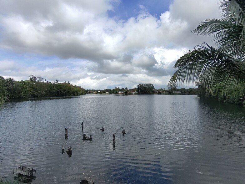 13901 NW 17th Ave, Miami, FL à vendre - Photo de l’immeuble – Image 3 sur 7