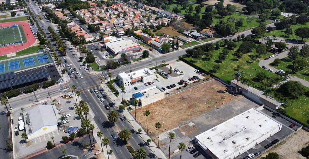 1932 S Garey Ave, Pomona, CA à vendre - Photo de l’immeuble – Image 2 sur 4