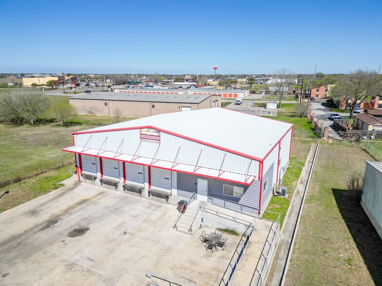 113 Bufkin Ln, Lockhart, TX à louer - Photo de l’immeuble – Image 3 sur 37