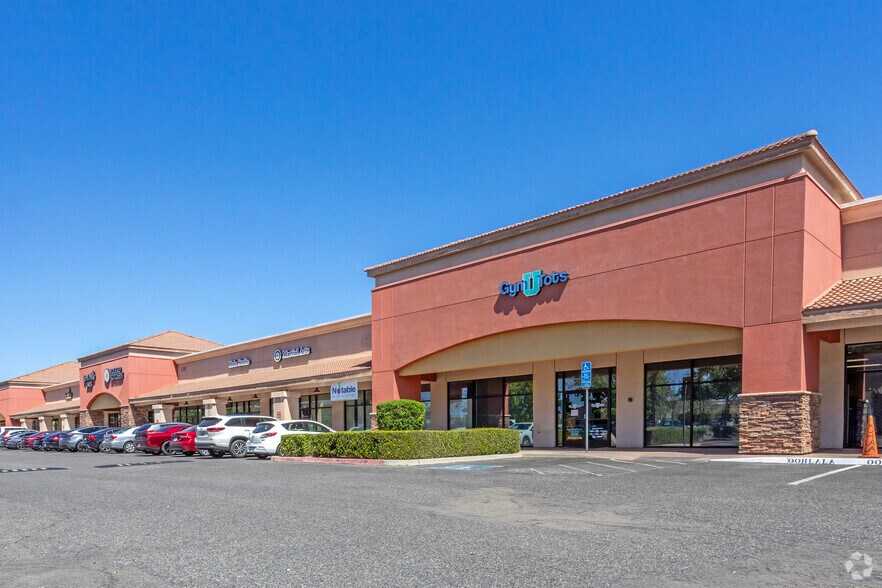 1305-1365 N Willow Ave, Clovis, CA à vendre - Photo de l’immeuble – Image 2 sur 4