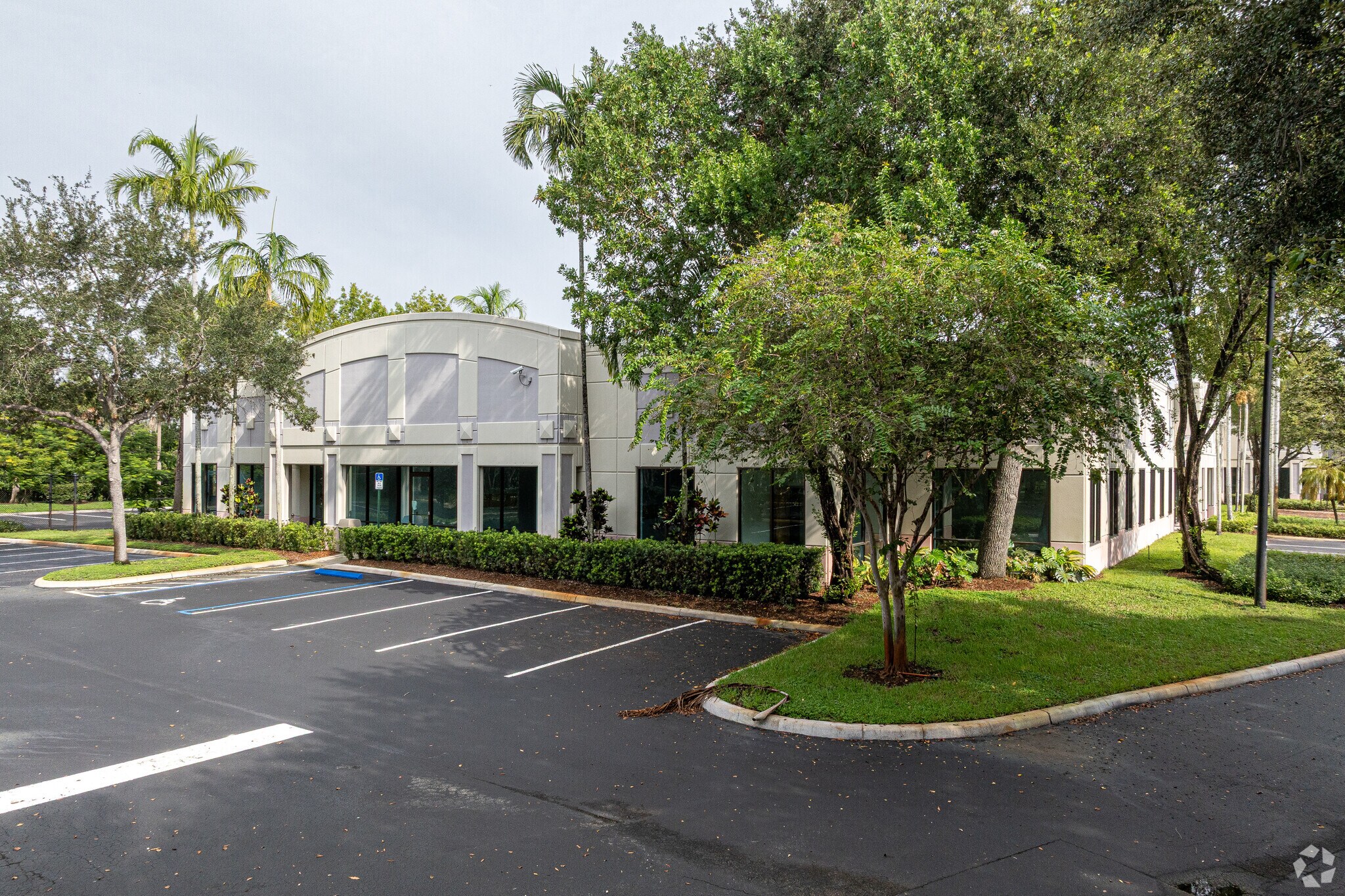 789 International Pky, Sunrise, FL à louer Photo principale– Image 1 sur 5