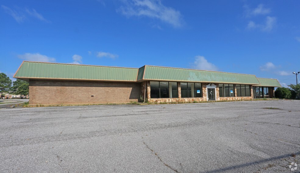 5422 McClellan Blvd, Anniston, AL à louer - Photo de l’immeuble – Image 1 sur 5