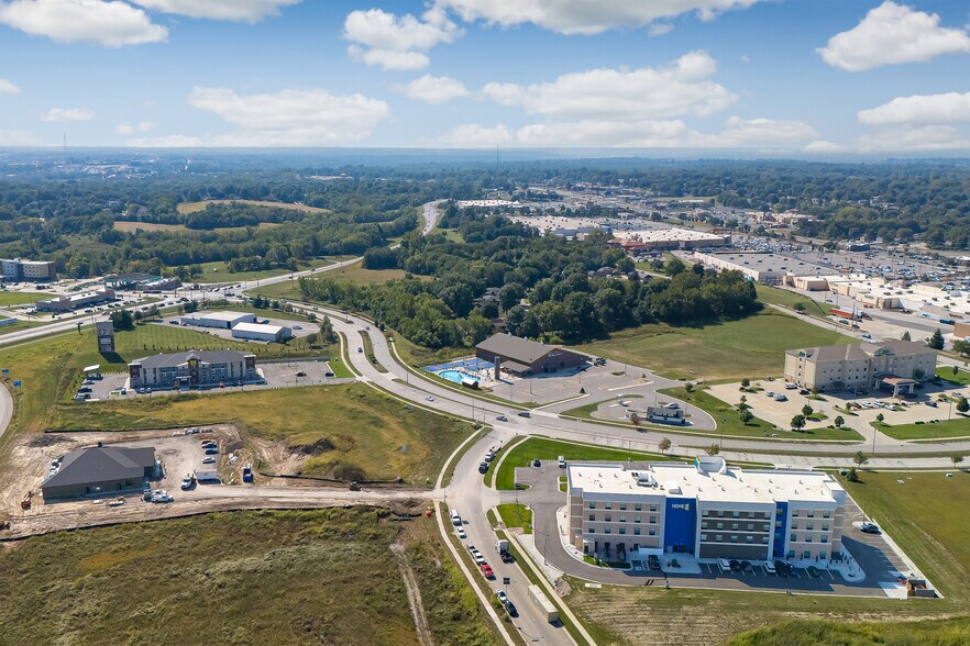 3620 Village Dr, Saint Joseph, MO à vendre - Photo de l’immeuble – Image 2 sur 4