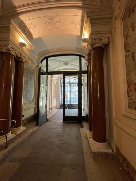 100 Avenue Raymond Poincaré, Paris à louer - Photo de l’immeuble – Image 2 sur 7