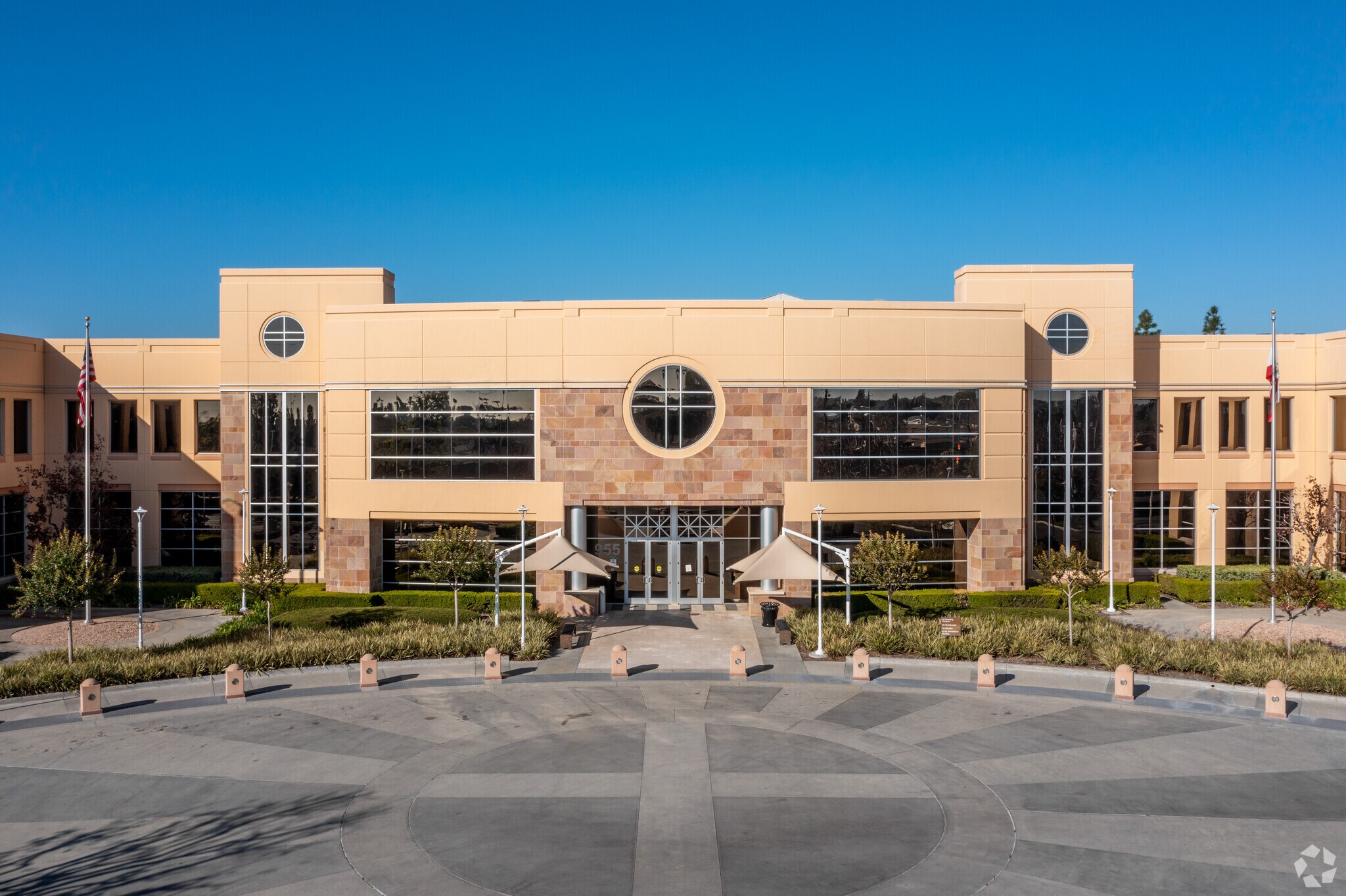 915 W Imperial Hwy, Brea, CA à louer Photo de l’immeuble– Image 1 sur 28