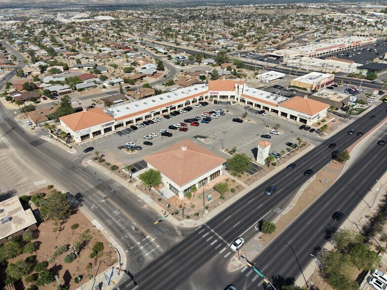 5857 N Mesa St, El Paso, TX à louer - Photo de l’immeuble – Image 1 sur 12