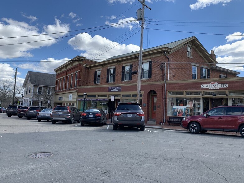 11 Village Sq, Cincinnati, OH à vendre - Photo de l’immeuble – Image 2 sur 26