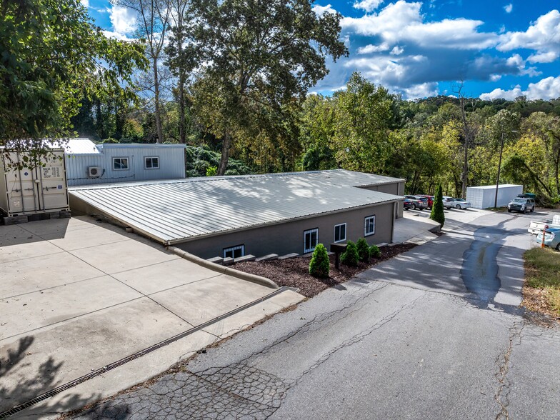 24 Old County Home Rd, Asheville, NC à louer - Photo de l’immeuble – Image 3 sur 35