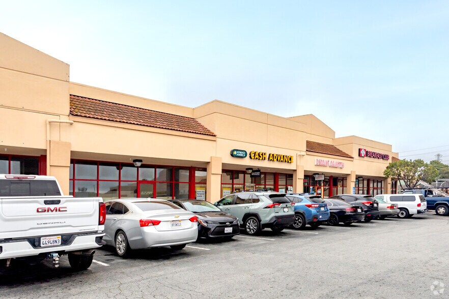 1130 Fremont Blvd, Seaside, CA à louer - Photo de l’immeuble – Image 3 sur 6